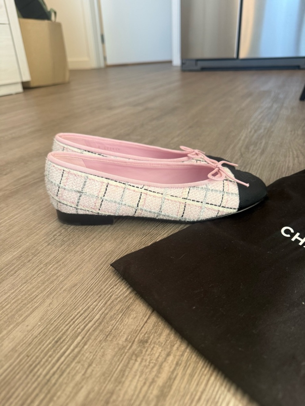 Chanel Pink and White Tweed CC Cap Toe Bow Ballet Flats - Picture 5 of 14